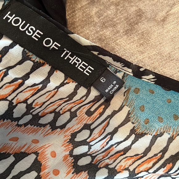 ๐ House of Three - size 6 - shawl with lots of black fringe NWOT ๐ - Picture 6 of 8